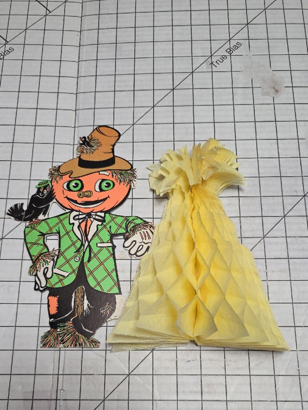 Scarecrow W Crow & Honeycomb Stalks VTG Beistle 11" T X 12.5"W - Picture 10 of 14
